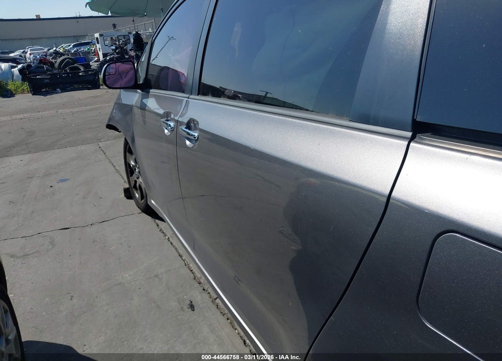 2017 TOYOTA SIENNA SE 8 PASSENGER VIN: 5TDXZ3DC7HS856978