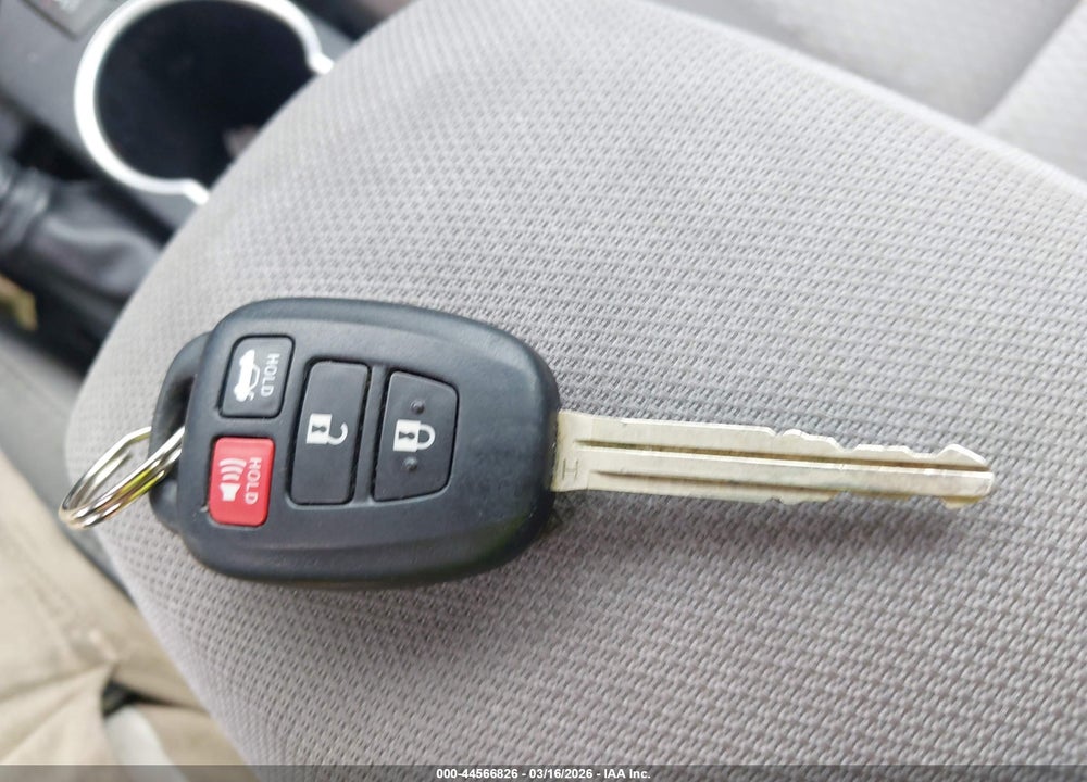 2019 TOYOTA COROLLA LE VIN: 2T1BURHE6KC126096