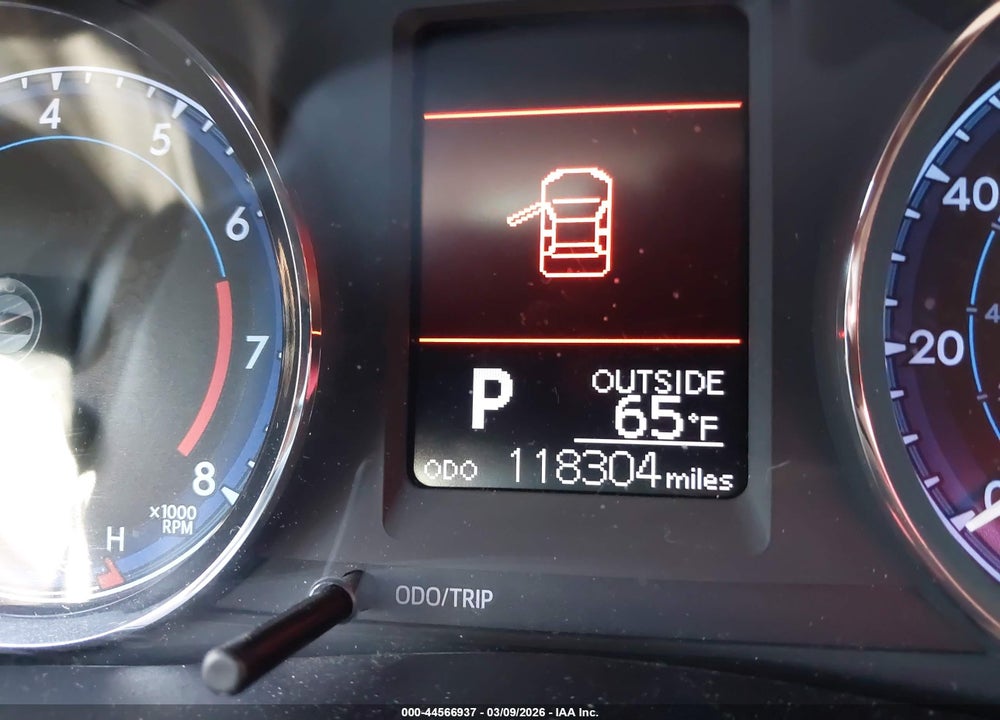 2018 TOYOTA COROLLA LE VIN: 5YFBURHE0JP791462