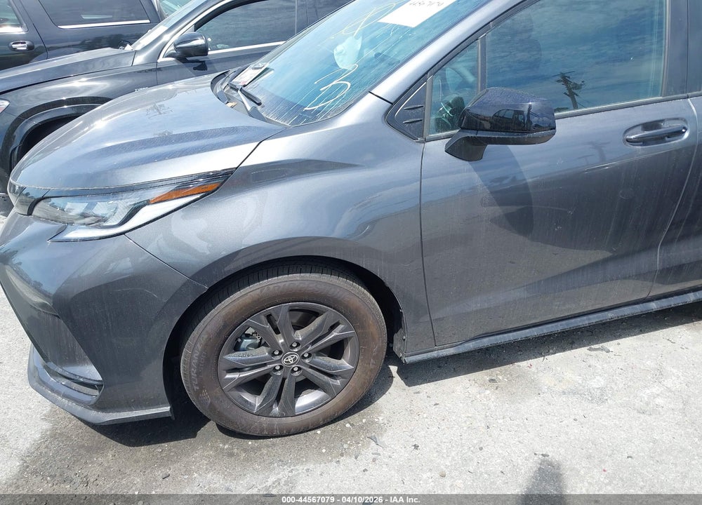 2025 TOYOTA SIENNA XSE VIN: 5TDDSKFC5SS226303