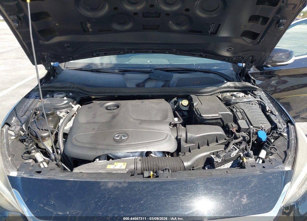 2018 INFINITI QX30 LUXURY VIN: SJKCH5CP1JA060146