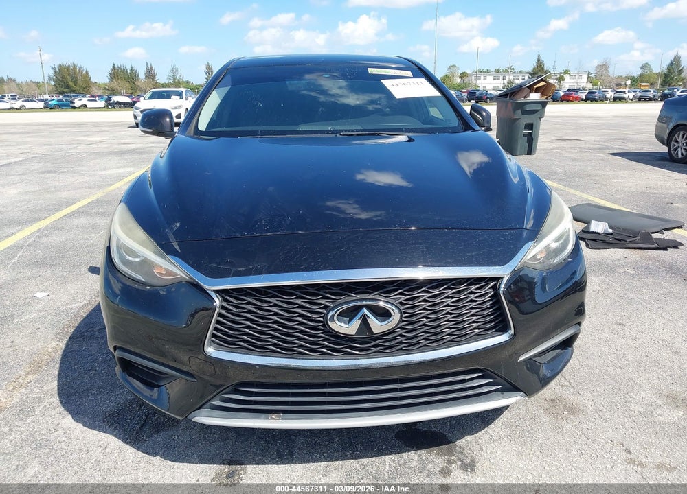 2018 INFINITI QX30 LUXURY VIN: SJKCH5CP1JA060146