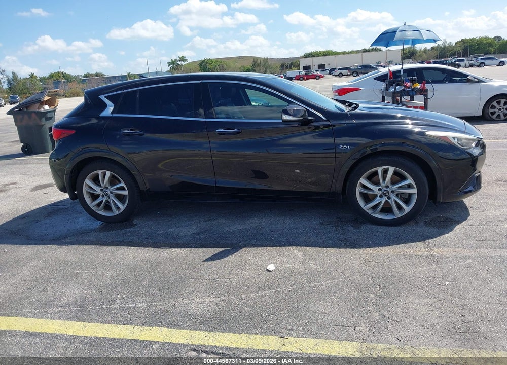 2018 INFINITI QX30 LUXURY VIN: SJKCH5CP1JA060146