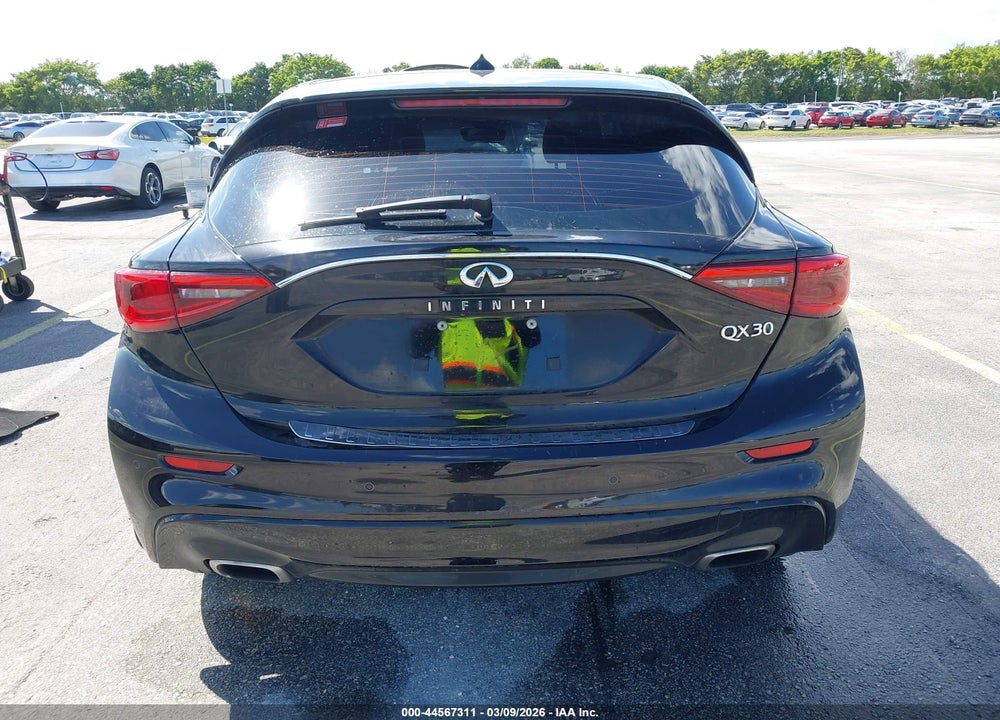 2018 INFINITI QX30 LUXURY VIN: SJKCH5CP1JA060146