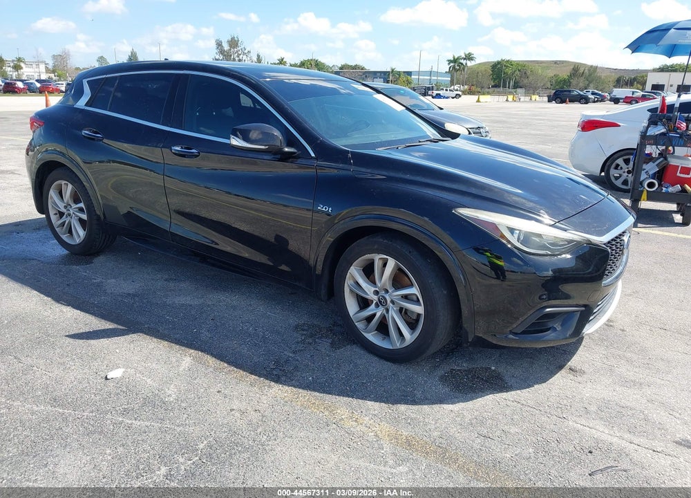 2018 INFINITI QX30 LUXURY VIN: SJKCH5CP1JA060146