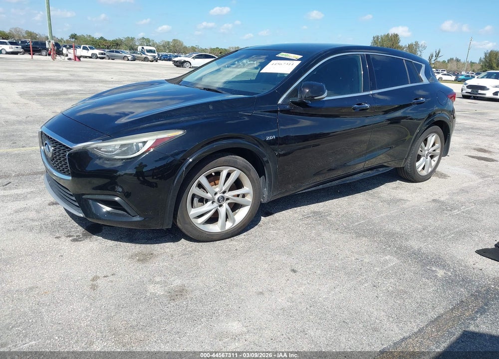 2018 INFINITI QX30 LUXURY VIN: SJKCH5CP1JA060146