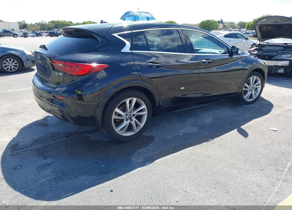 2018 INFINITI QX30 LUXURY VIN: SJKCH5CP1JA060146