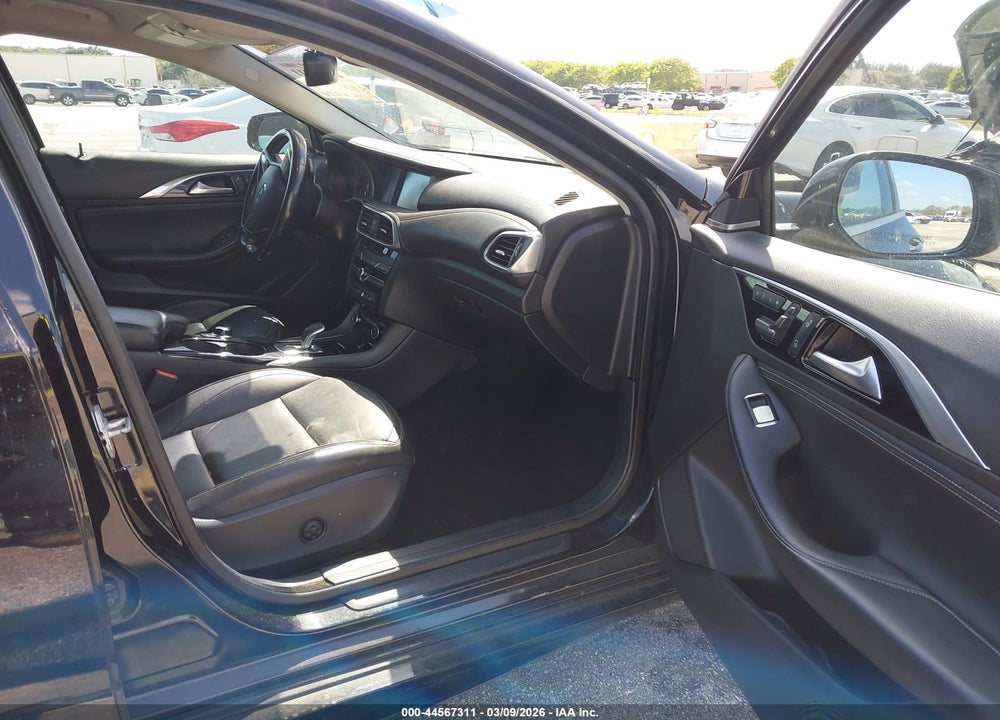 2018 INFINITI QX30 LUXURY VIN: SJKCH5CP1JA060146