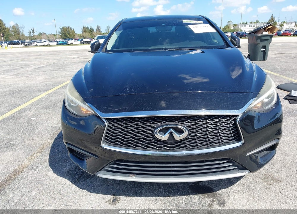 2018 INFINITI QX30 LUXURY VIN: SJKCH5CP1JA060146