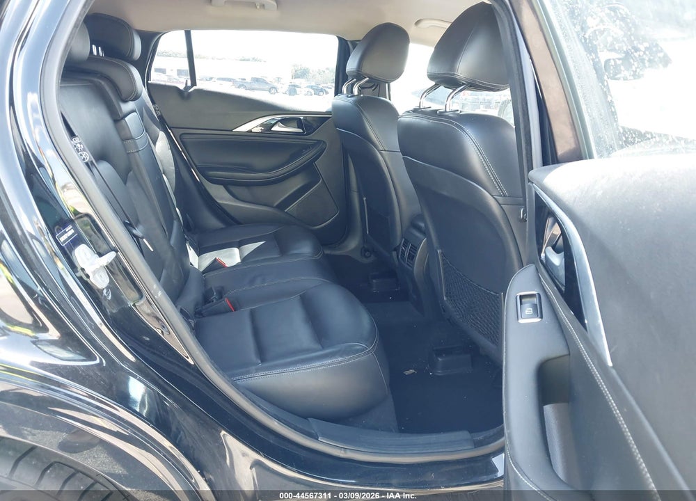 2018 INFINITI QX30 LUXURY VIN: SJKCH5CP1JA060146