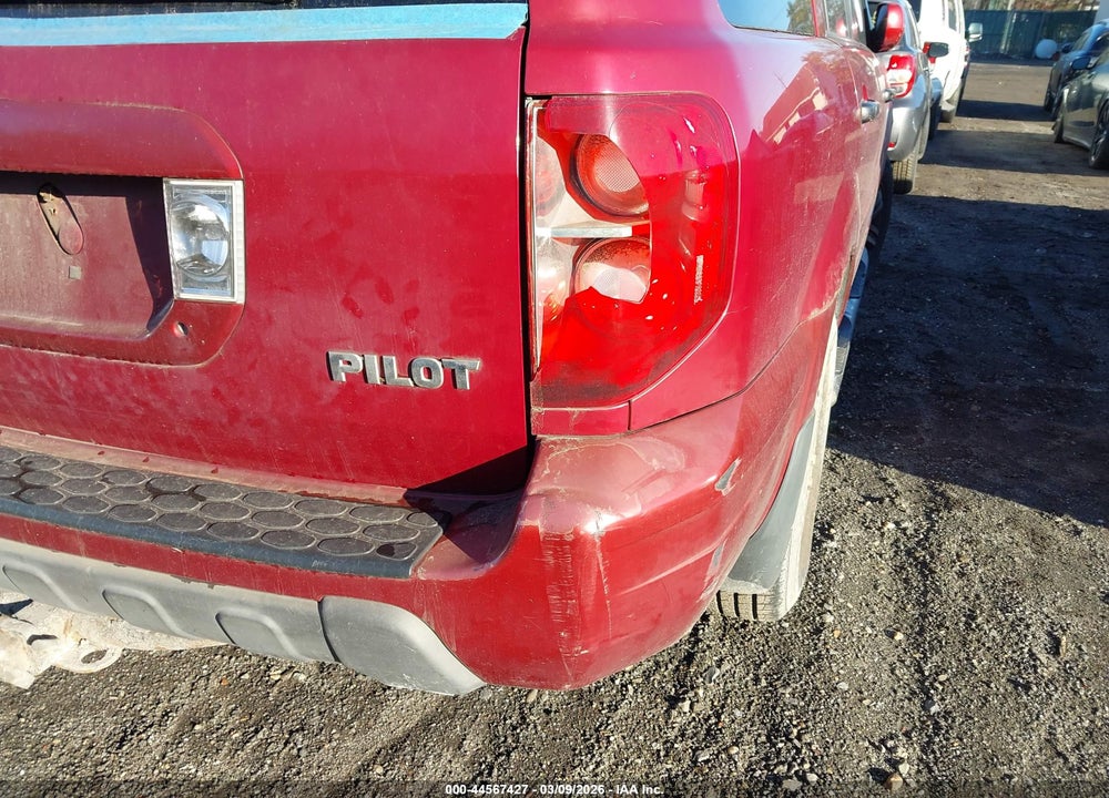 2005 HONDA PILOT EX-L VIN: 2HKYF18585H538205