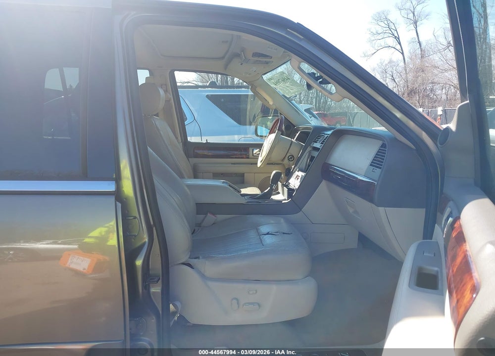 2004 LINCOLN NAVIGATOR VIN: 5LMFU28R34LJ37265