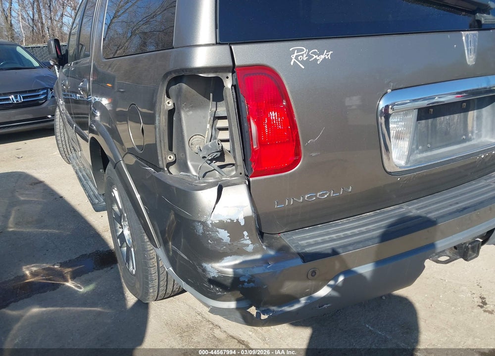 2004 LINCOLN NAVIGATOR VIN: 5LMFU28R34LJ37265