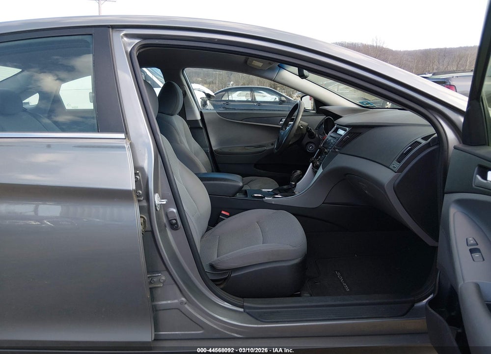 2013 HYUNDAI SONATA GLS VIN: 5NPEB4AC5DH575560