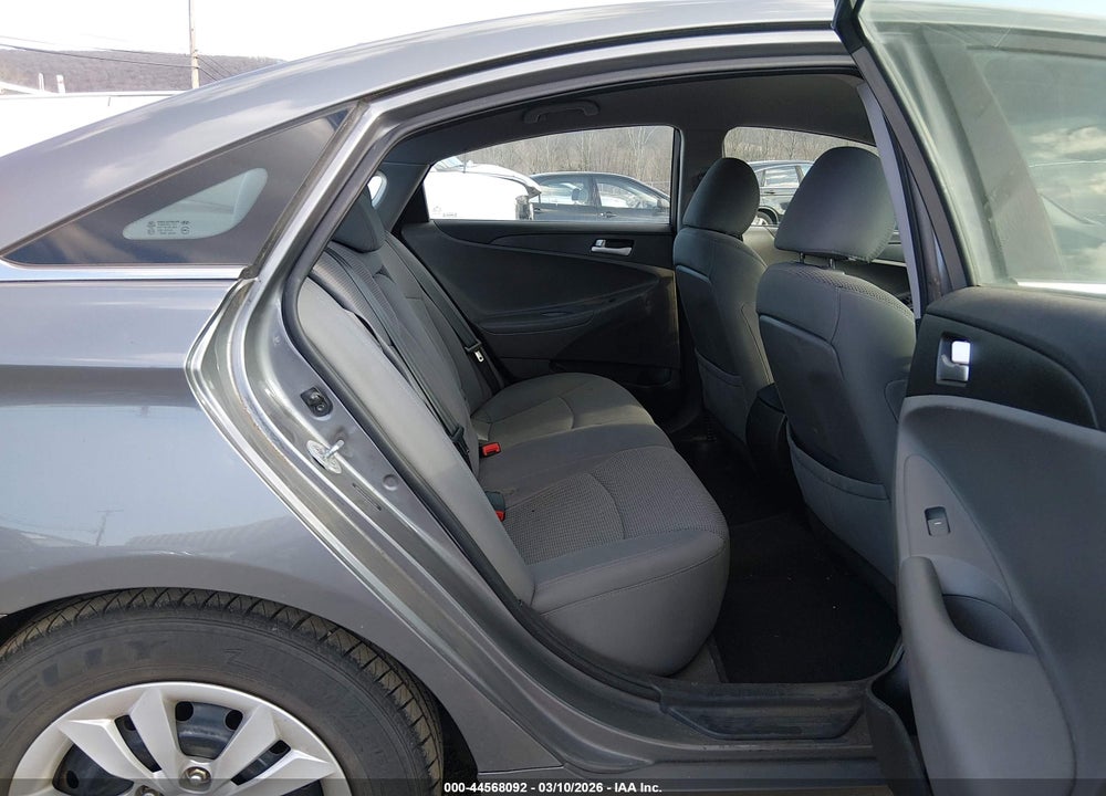 2013 HYUNDAI SONATA GLS VIN: 5NPEB4AC5DH575560