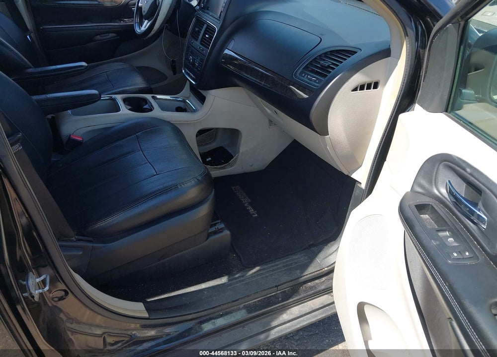 2011 DODGE GRAND CARAVAN CREW VIN: 2D4RN5DG7BR660092