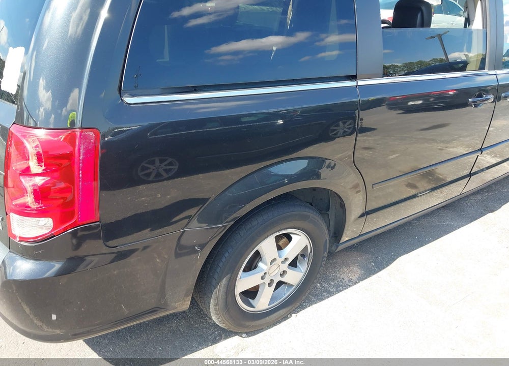 2011 DODGE GRAND CARAVAN CREW VIN: 2D4RN5DG7BR660092