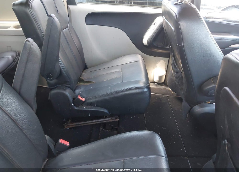 2011 DODGE GRAND CARAVAN CREW VIN: 2D4RN5DG7BR660092