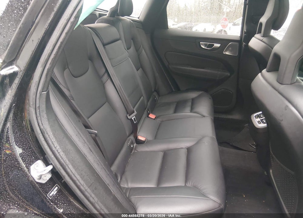 2018 VOLVO XC60 T5 INSCRIPTION VIN: YV4102RL7J1008179