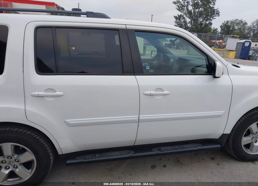 2011 HONDA PILOT EX-L VIN: 5FNYF3H57BB016462