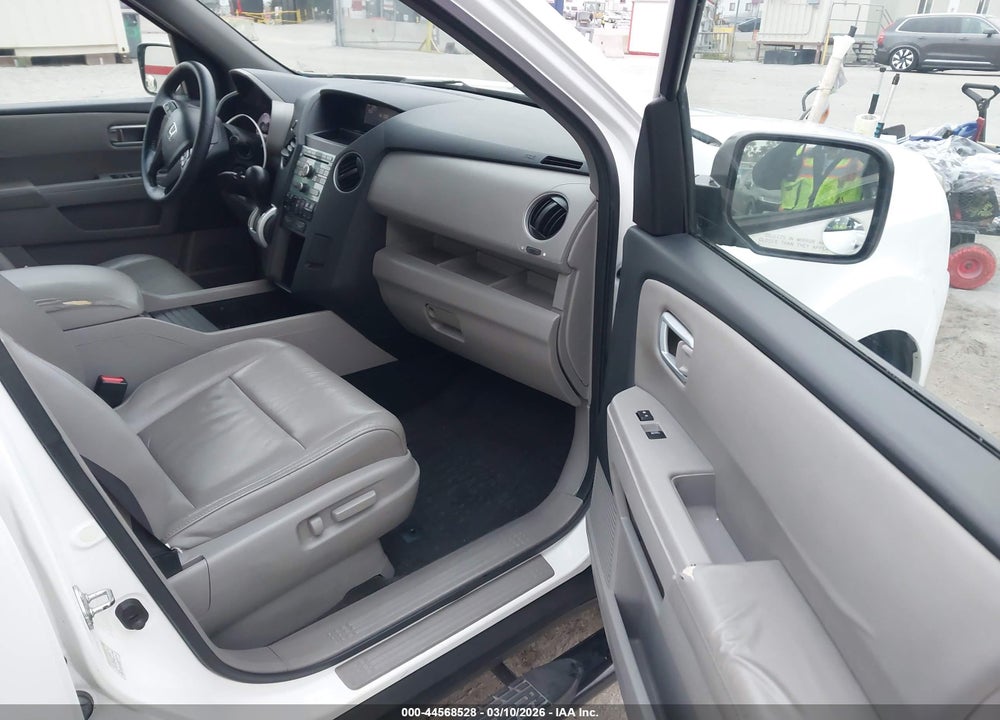 2011 HONDA PILOT EX-L VIN: 5FNYF3H57BB016462
