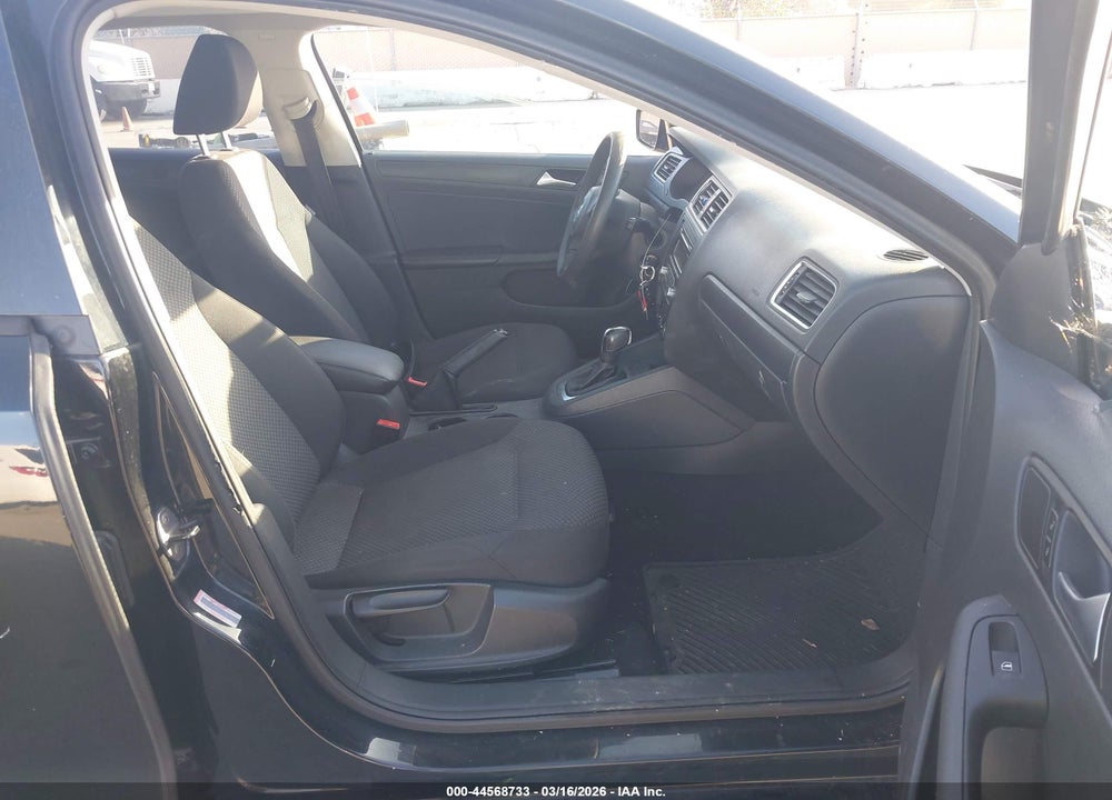2013 VOLKSWAGEN JETTA 2.0L S VIN: 3VW2K7AJ4DM268522