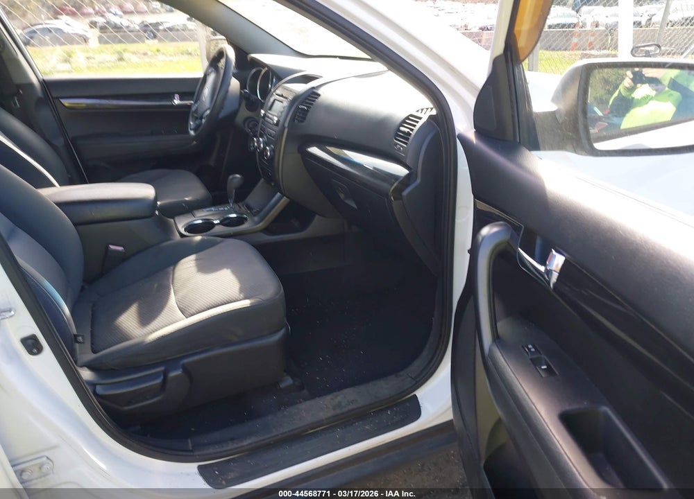 2012 KIA SORENTO LX VIN: 5XYKTCA68CG258480
