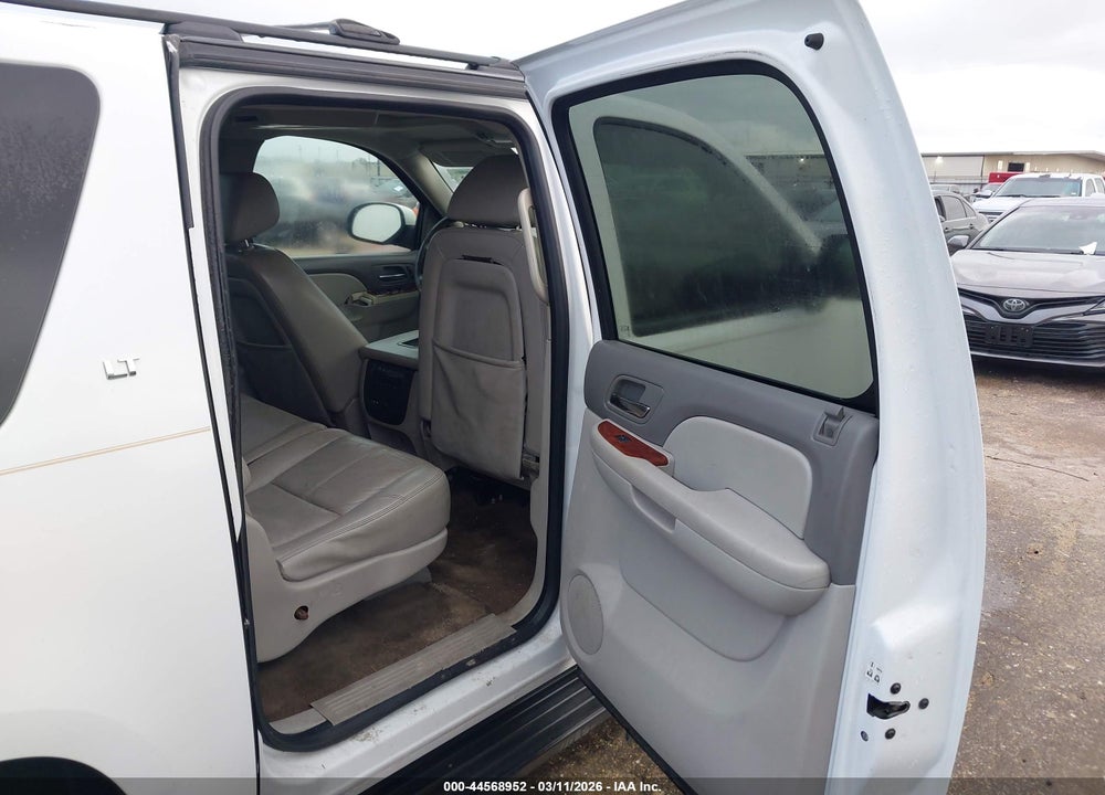 2013 CHEVROLET SUBURBAN 1500 LT VIN: 1GNSCJE02DR131857