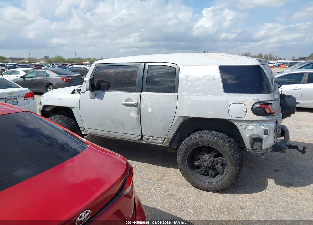 2008 TOYOTA FJ CRUISER VIN: JTEBU11F18K011509