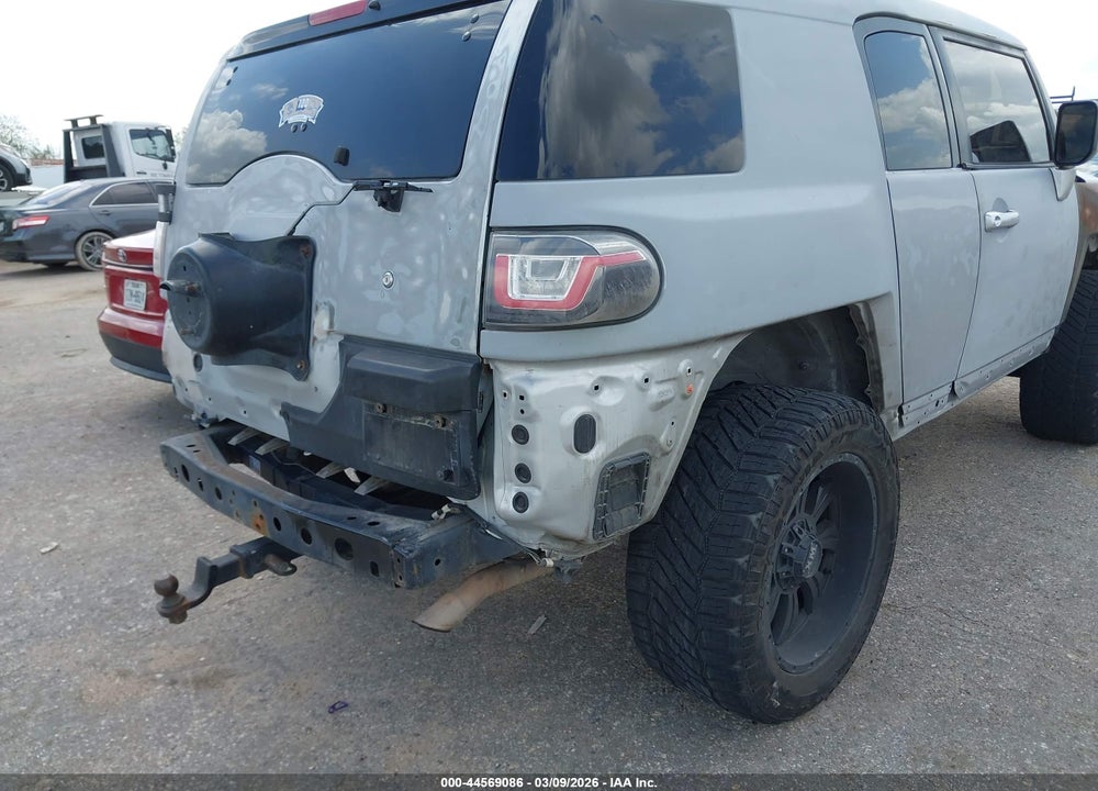 2008 TOYOTA FJ CRUISER VIN: JTEBU11F18K011509
