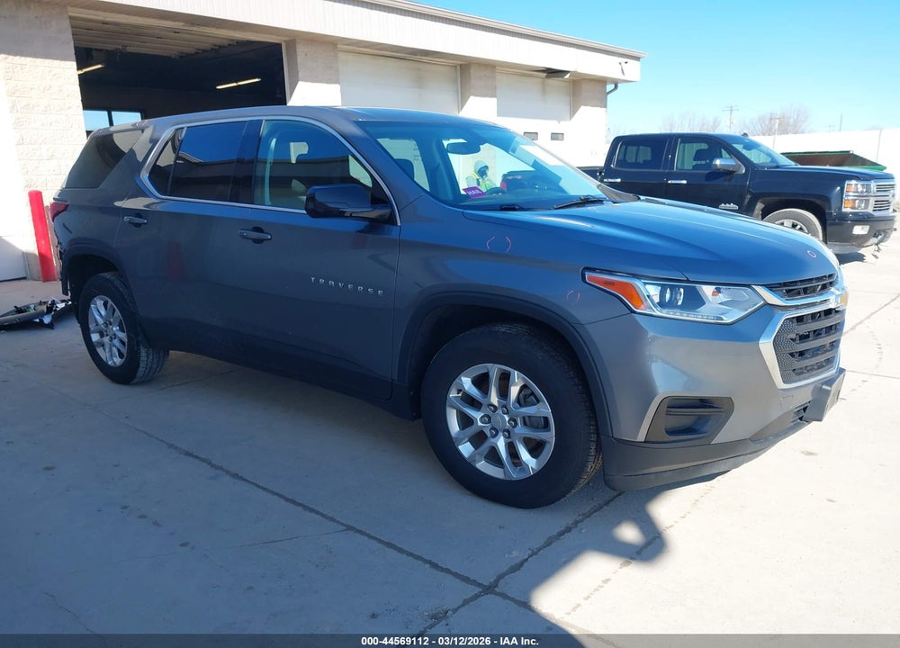 2018 CHEVROLET TRAVERSE LS VIN: 1GNEVFKW5JJ145548