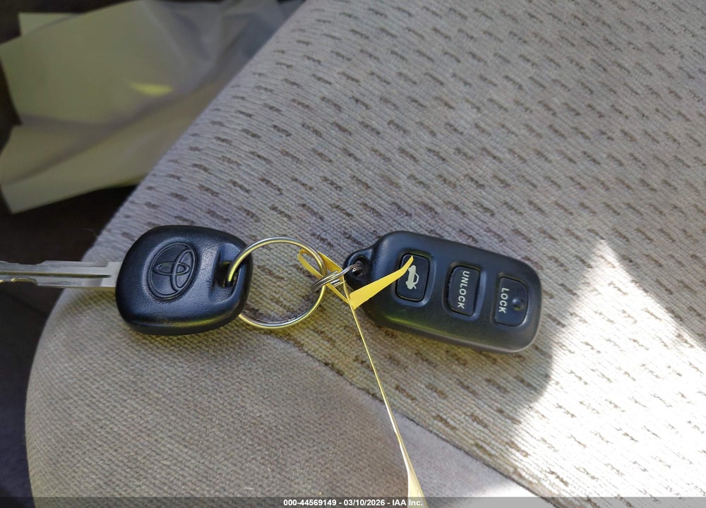 2002 TOYOTA CAMRY XLE VIN: 4T1BE30K62U063219