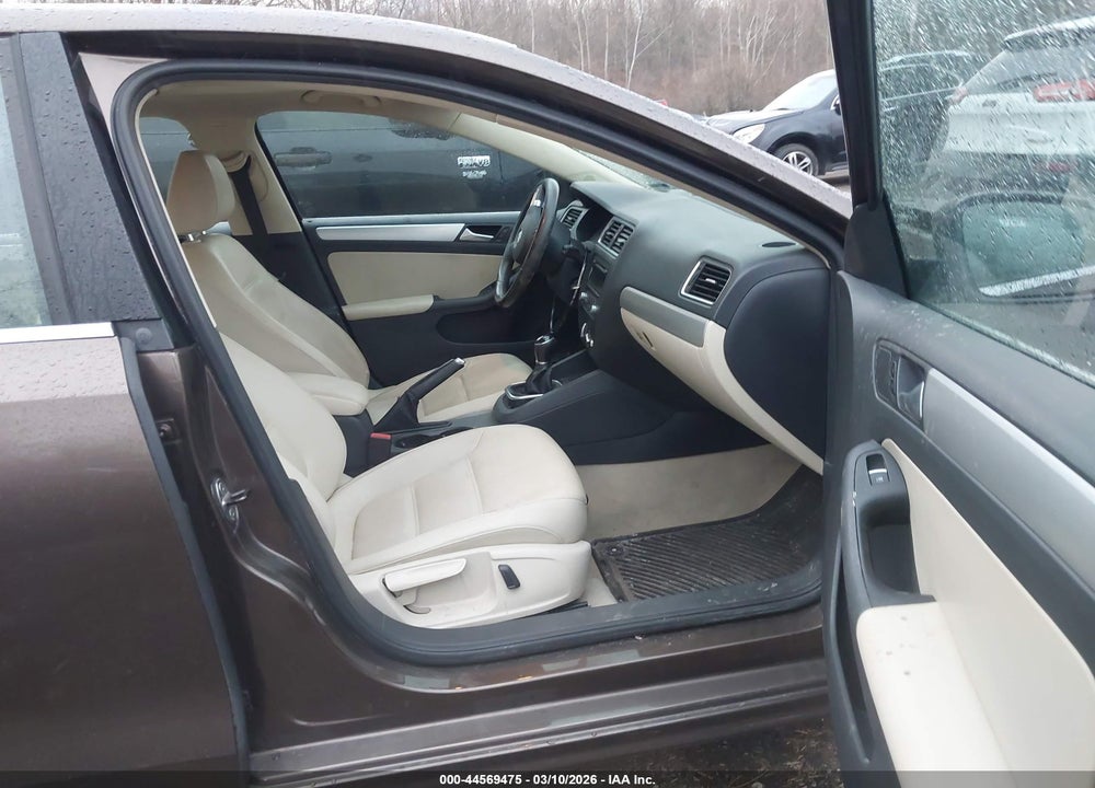 2013 VOLKSWAGEN JETTA 2.5L SE VIN: 3VWBP7AJ4DM427475