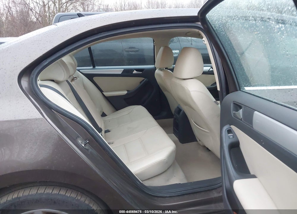 2013 VOLKSWAGEN JETTA 2.5L SE VIN: 3VWBP7AJ4DM427475