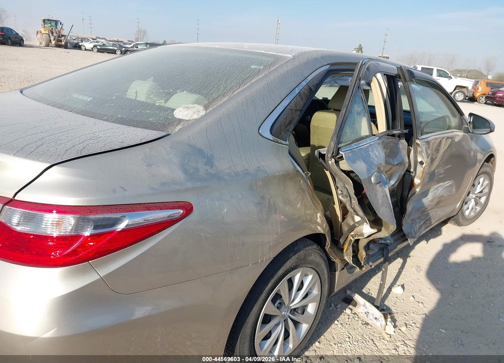 2016 TOYOTA CAMRY LE VIN: 4T4BF1FK5GR577519