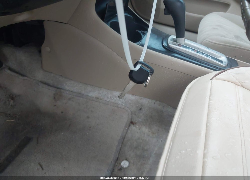 2005 HONDA CIVIC LX VIN: 2HGES16515H525985