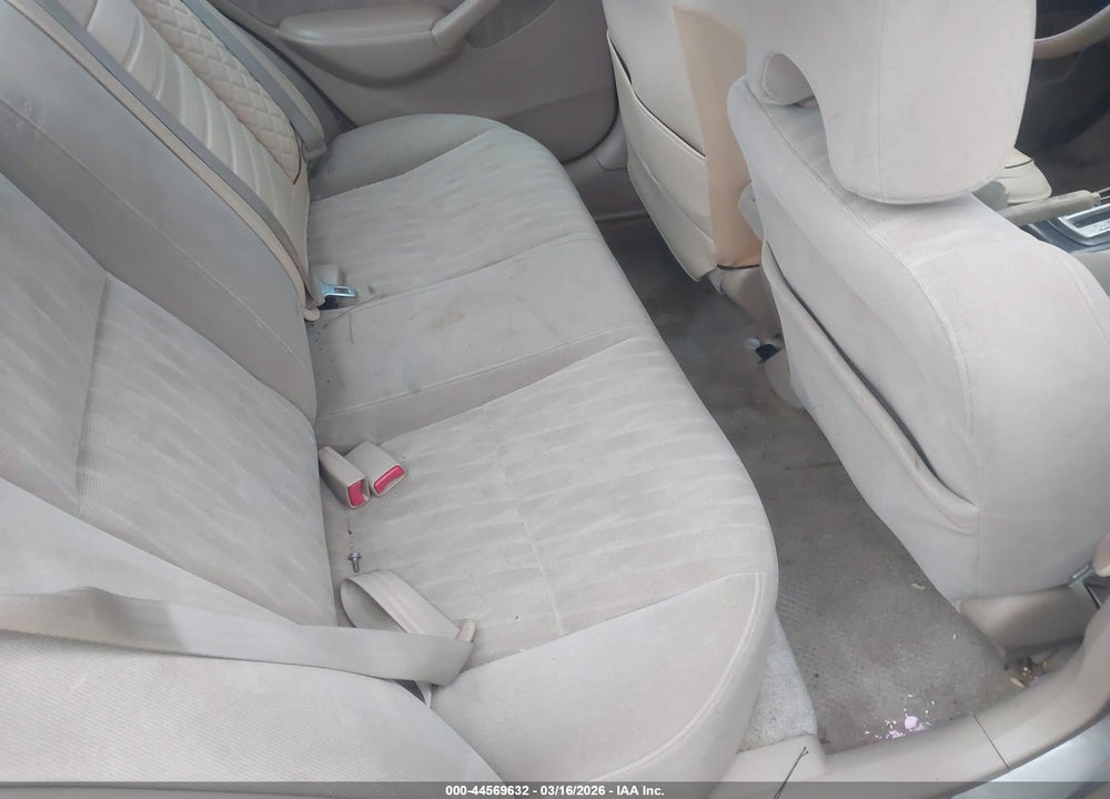 2005 HONDA CIVIC LX VIN: 2HGES16515H525985