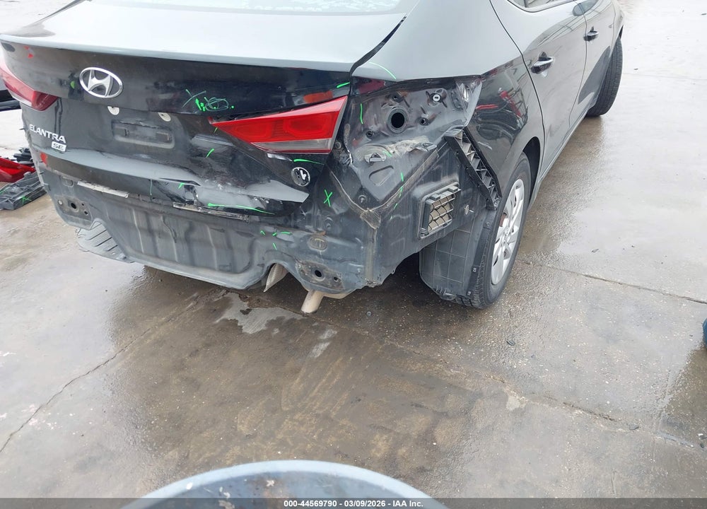 2018 HYUNDAI ELANTRA SE VIN: 5NPD74LFXJH276582