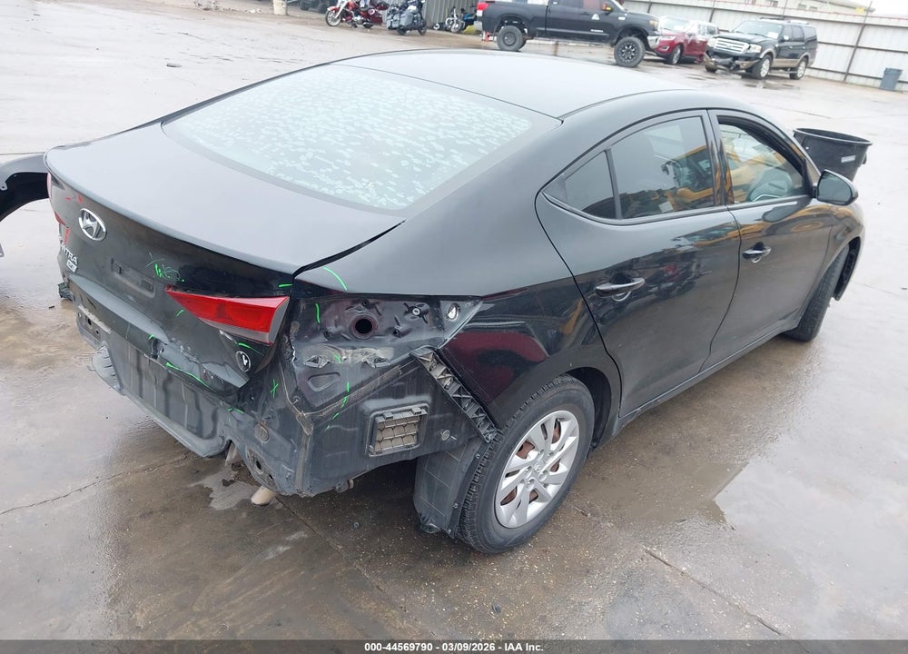 2018 HYUNDAI ELANTRA SE VIN: 5NPD74LFXJH276582