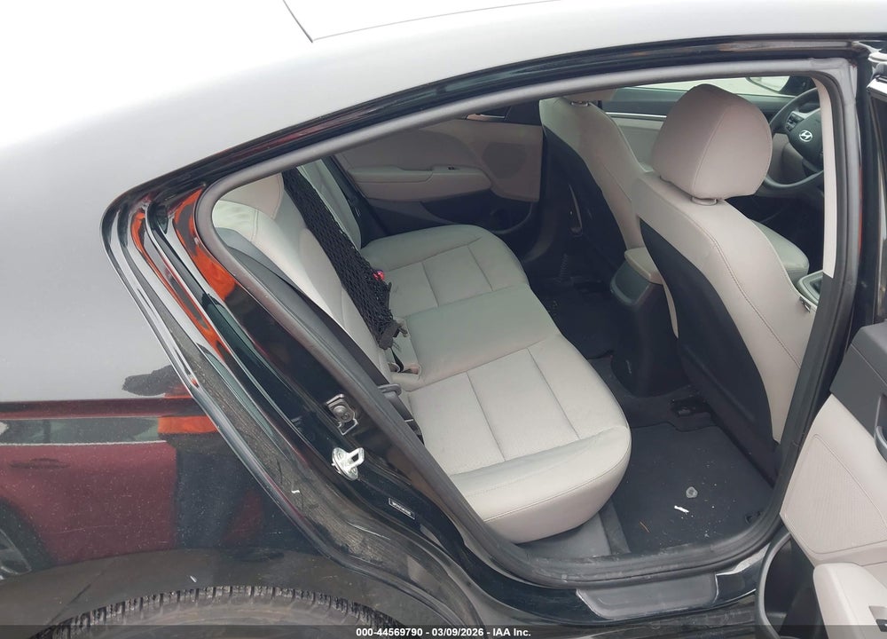2018 HYUNDAI ELANTRA SE VIN: 5NPD74LFXJH276582