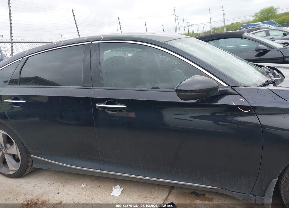 2018 HONDA ACCORD TOURING 2.0T VIN: 1HGCV2F95JA013016