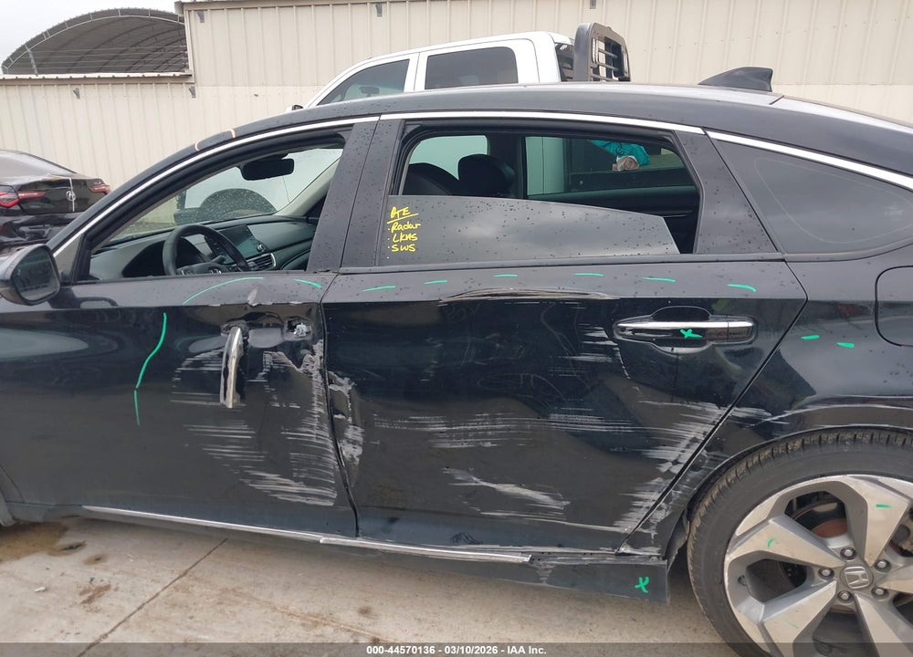 2018 HONDA ACCORD TOURING 2.0T VIN: 1HGCV2F95JA013016