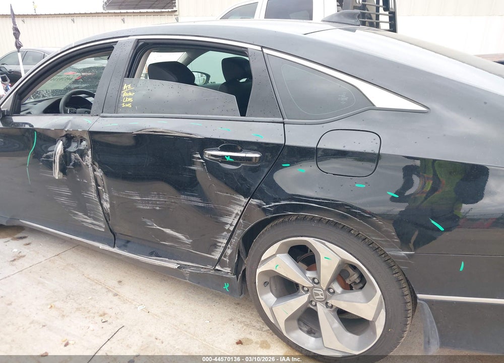 2018 HONDA ACCORD TOURING 2.0T VIN: 1HGCV2F95JA013016