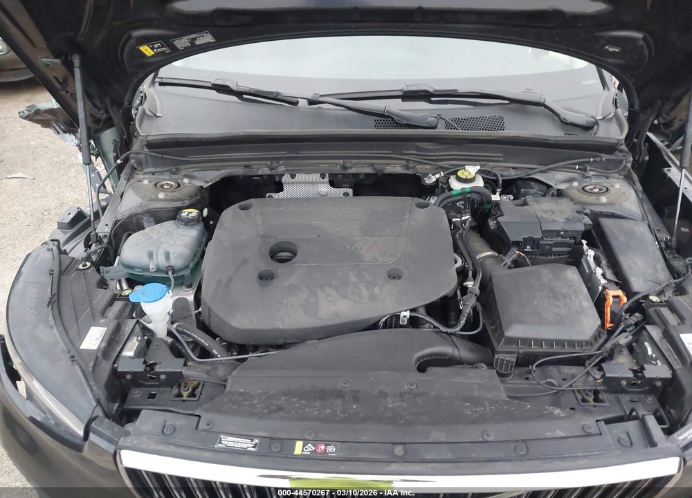 2025 VOLVO XC40 B5 CORE BRIGHT THEME VIN: YV4L12UJ7S2556058