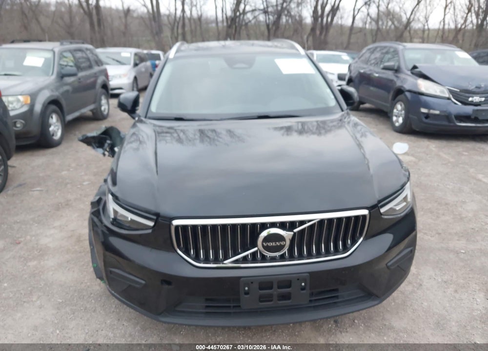 2025 VOLVO XC40 B5 CORE BRIGHT THEME VIN: YV4L12UJ7S2556058