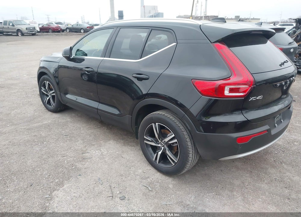 2025 VOLVO XC40 B5 CORE BRIGHT THEME VIN: YV4L12UJ7S2556058