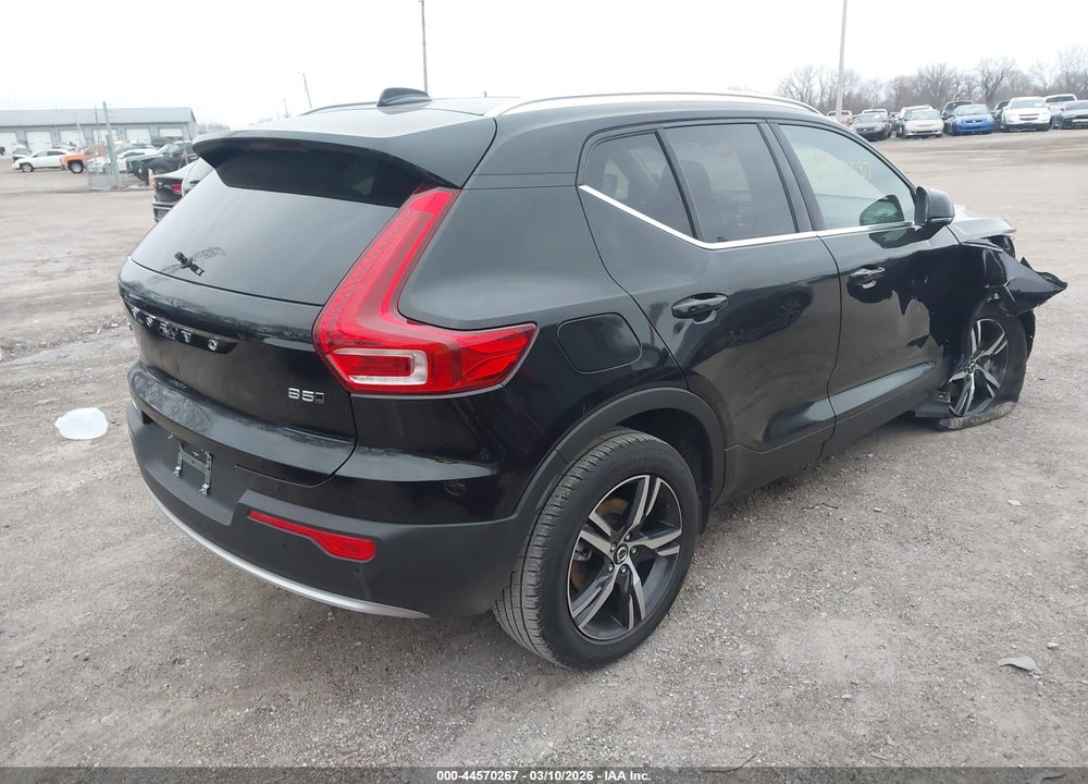 2025 VOLVO XC40 B5 CORE BRIGHT THEME VIN: YV4L12UJ7S2556058