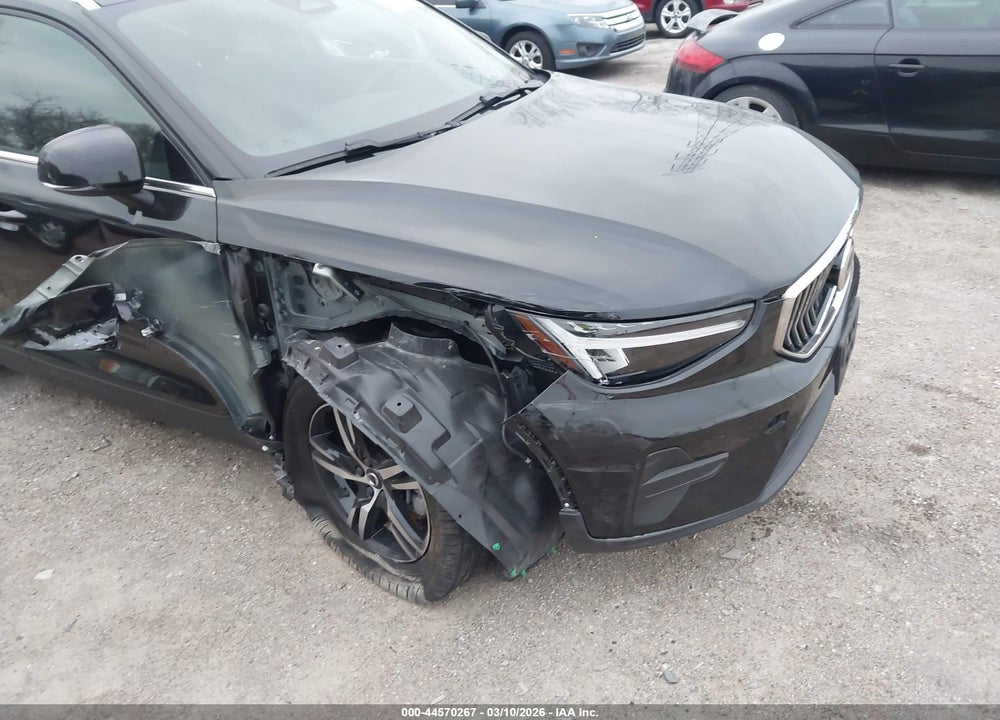 2025 VOLVO XC40 B5 CORE BRIGHT THEME VIN: YV4L12UJ7S2556058