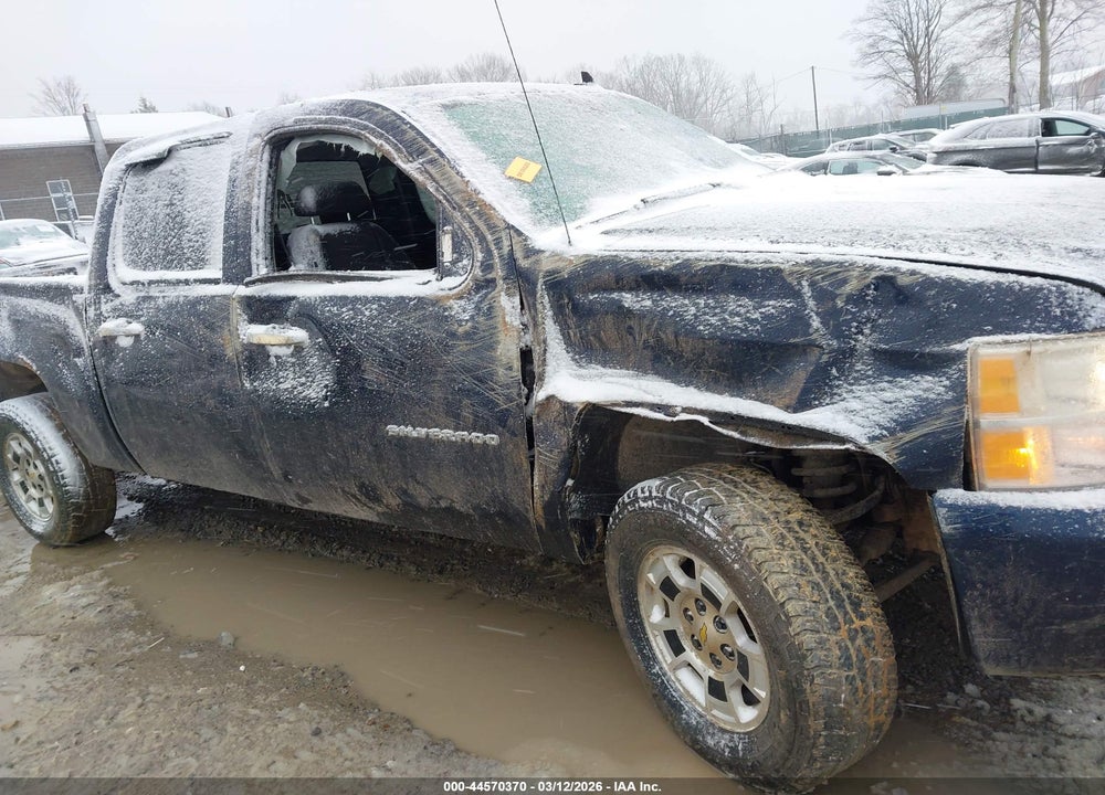 2011 CHEVROLET SILVERADO 1500 LT VIN: 3GCPKSE32BG341549