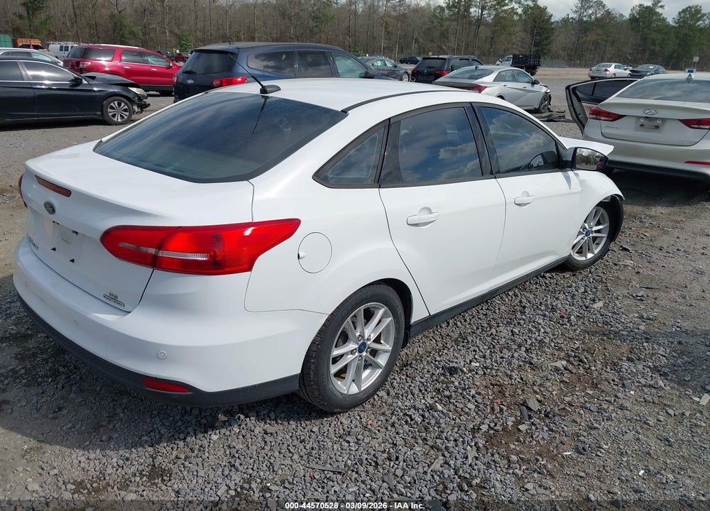 2015 FORD FOCUS SE VIN: 1FADP3F28FL239672